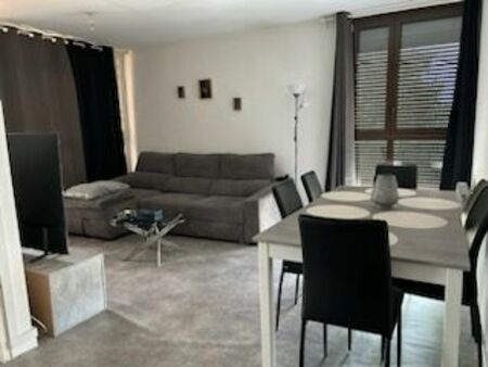 appartement t3 à louer avec une loggia et un balcon  cuisine indépendante et 2 chambres - 