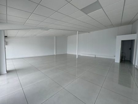 location locaux professionnels 1 pièce 100 m²