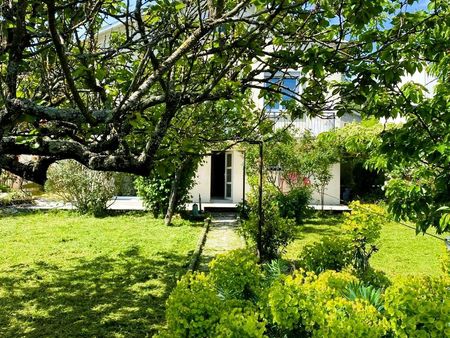charmante maison familiale de 178 m² avec jardin et places de p