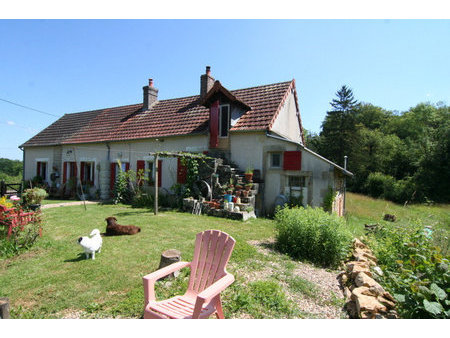 belle maison de charme au calme avec grand jardin