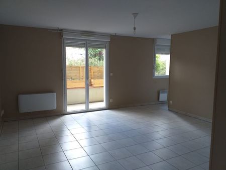 location t2 48 m2 auch