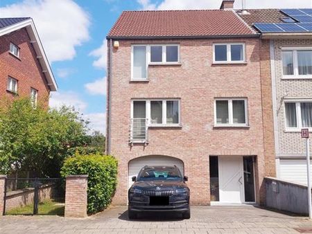 maison bel-etage 3 facades dans quartier calme