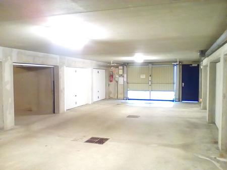 location garage box et parking à auray zone sud-saint goustan (56400) : à louer / 16m² aur