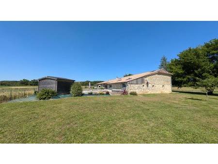 ferme rénovée de 215 m2 avec 5 chambres  piscine  terrain de 4700m²