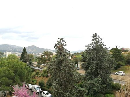 t2 avec balcon et parking