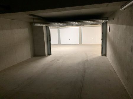 grand garage ou local de 47 m2 à louer