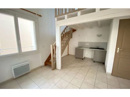 location appartement  m² t-1 à saint-brès  587 €