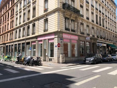 local commercial  angle rue fenelon et rue pierre corneille  lyon 6eme  70 m²