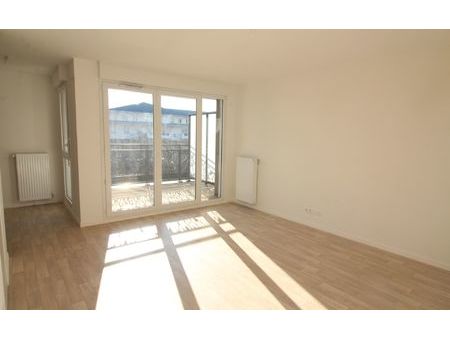 location appartement  m² t-3 à meaux  980 €