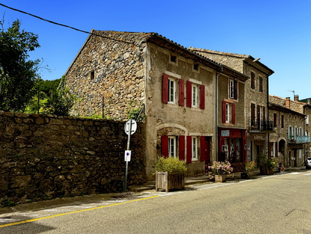 authentique maison de village avec jardin fleuri à antraigues…