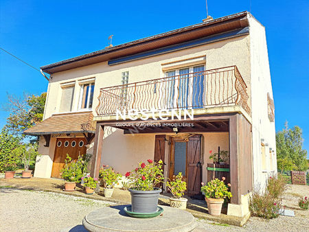 maison située entre chalon-sur-saone et lons-le-saunier proche louhans et ses 157 arcades 