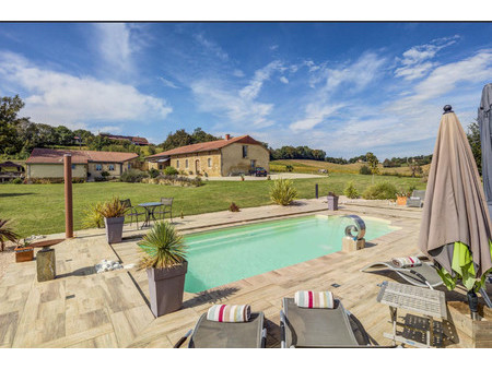 ferme xviiie siècle entièrement rénovée + cottage indépendant + piscine + terrasses + vues