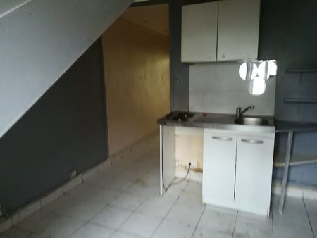 location appartement 1 pièce 13.76 m²