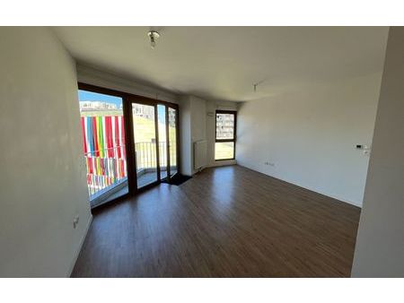 location appartement  m² t-2 à lille  843 €