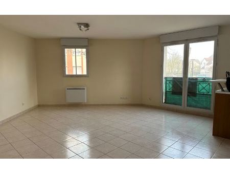 location appartement  m² t-2 à voisins-le-bretonneux  842 €