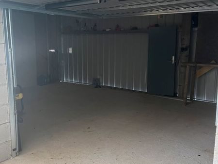 location garage 75 m2