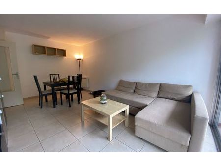 location appartement  m² t-2 à grasse  833 €