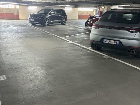 vente parking 55 m²