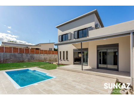 a louer - saint-pierre - ligne paradis - maison f4 de 88 m² avec piscine - loyer 1 641 € c