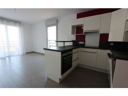 location appartement  m² t-2 à bussy-saint-georges  905 €