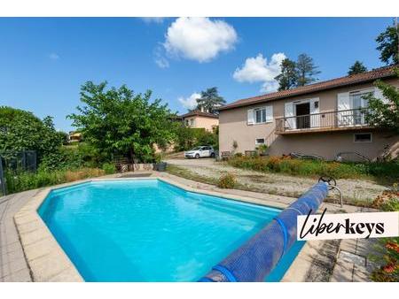 maison individuelle de 240m² utile sur terrain clos de 940m² avec garage et piscine à beyn