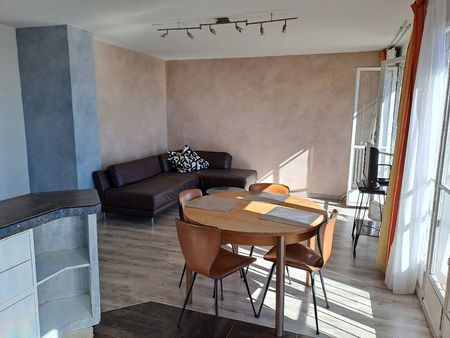 urgent recherche étudiante pour partager un appartement