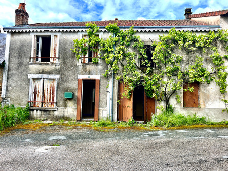 maison de village avec grange  projet de rénovation  énorme potentiel