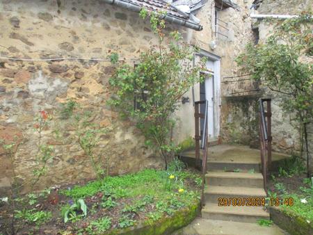 château-chinon  maison de village avec cour d'agrément (réf.17)