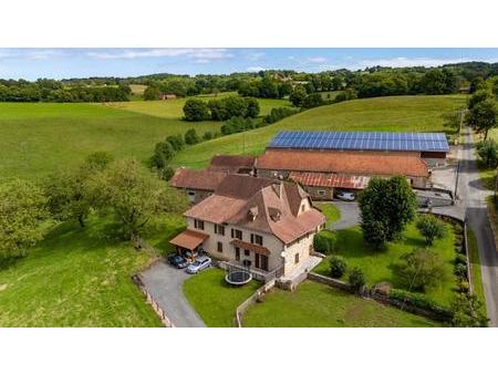 un joyau rural - 12 hectares de terres de qualité  granges  ferme et hangar solaire