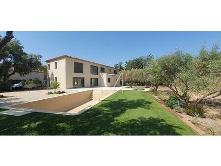 villa livraison imminente / bastide de 250m2 avec immense piscine sur 6 hectares en zone..