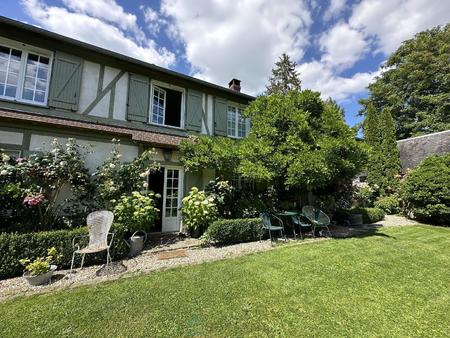 maison atypique au coeur d'un village de l'oise normande