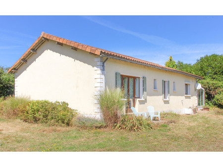 charmante maison de deux chambres juste à l’extérieur d’un complexe de golf avec un parcou