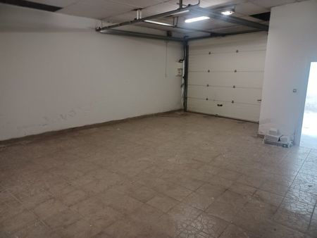 parking/box 1 pièce 55 m²