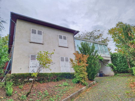 spacieuse maison individuelle avec jardin et garage à proximité de la jolie ville de felle