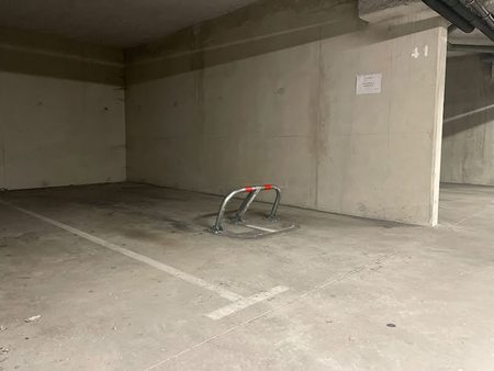 location parking 1 pièce 12 m²