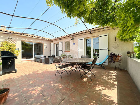 a vendre 84530 villelaure maison plain pied 4 pieces d'environ 130 m² avec jardin  piscine