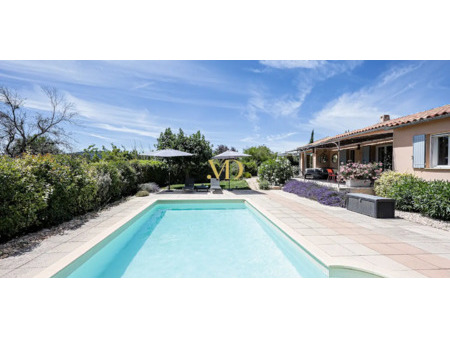 villa avec piscine et terrasse villars (84)