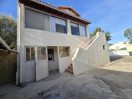 maison de type 6 avec 4 chambres sur un terrain d'environ 500m2