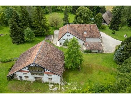 l'incroyable propriété en pierres dans son parc de plus d'un hectare