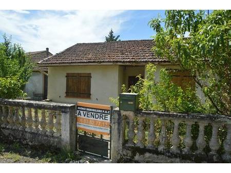 petite maison avec jardin en bord de ville