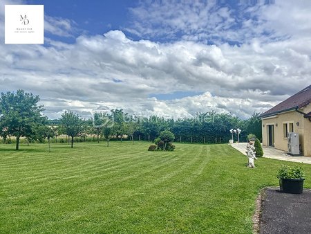 maison de 300 m² à fontaine-francaise