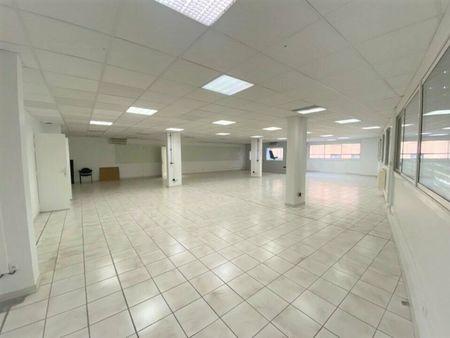 local bureaux 502 m²