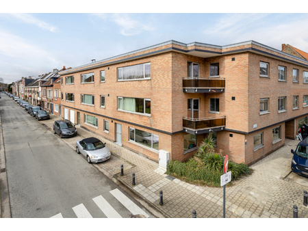 appartement te koop in sint-amandsberg met 2 slaapkamers