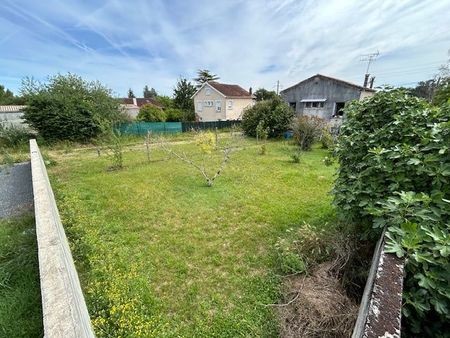 superbe terrain plat de 311m² à magnac-sur-touvre