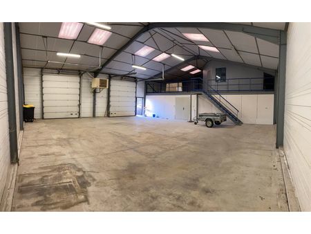 local activite 250 m2 depot bureau parking