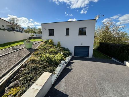 maison de type 5 - garage - piscine - jardin - terrain clos