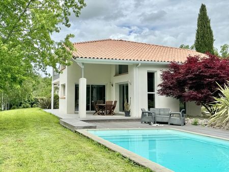 maison d’architecte de 180 m2 avec vue et piscine