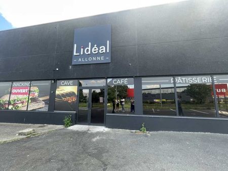 local commercial 700 m²