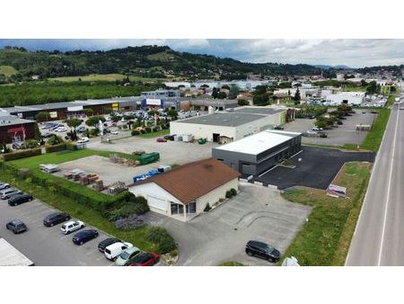 local commercial 180 m² chatte