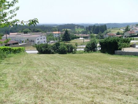 terrain constructible de 1262 m2 a sainte sigolene